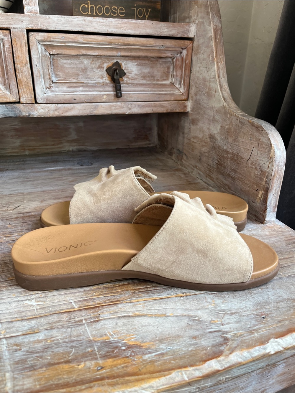 🤍 Vionic Roni Slides Size 8 Cream Suede Adjustable Velcro Strap - Picture 4 of 9